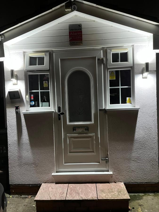 Comfortable Single Bedroom With Free On Site Parking キングストン・アポン・テムズ エクステリア 写真